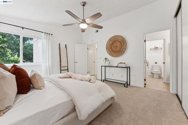26 Raintree Ct 30, Hayward, CA 94544