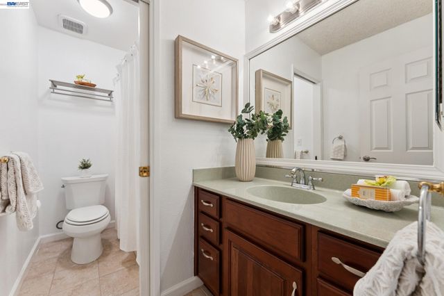 26 Raintree Ct 30, Hayward, CA 94544