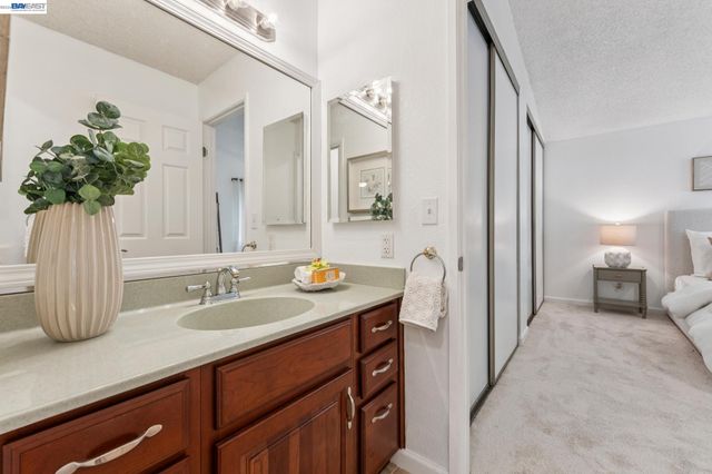 26 Raintree Ct 30, Hayward, CA 94544