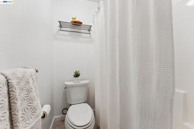 26 Raintree Ct 30, Hayward, CA 94544