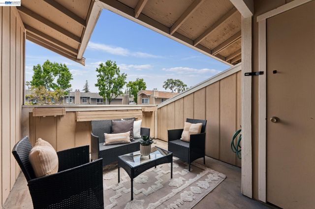 26 Raintree Ct 30, Hayward, CA 94544