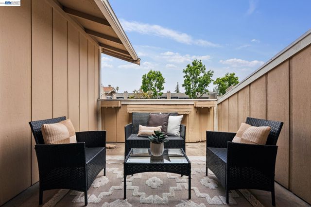 26 Raintree Ct 30, Hayward, CA 94544