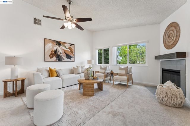 26 Raintree Ct 30, Hayward, CA 94544