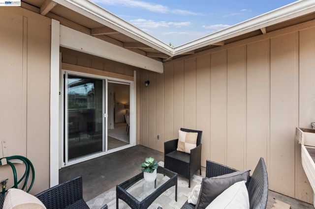 26 Raintree Ct 30, Hayward, CA 94544