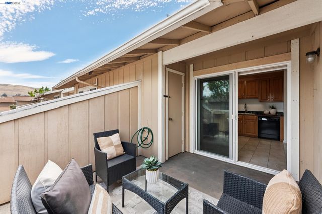 26 Raintree Ct 30, Hayward, CA 94544