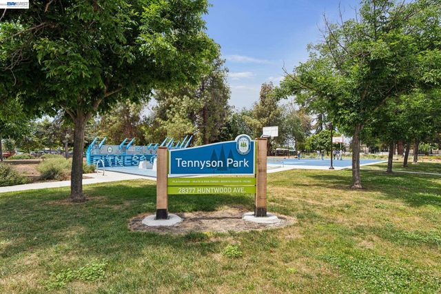 26 Raintree Ct 30, Hayward, CA 94544