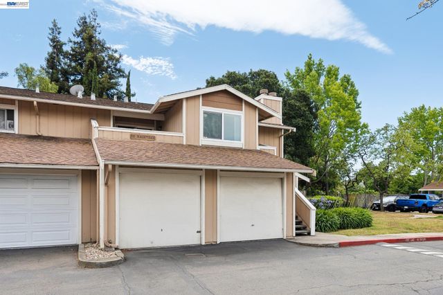 26 Raintree Ct 30, Hayward, CA 94544