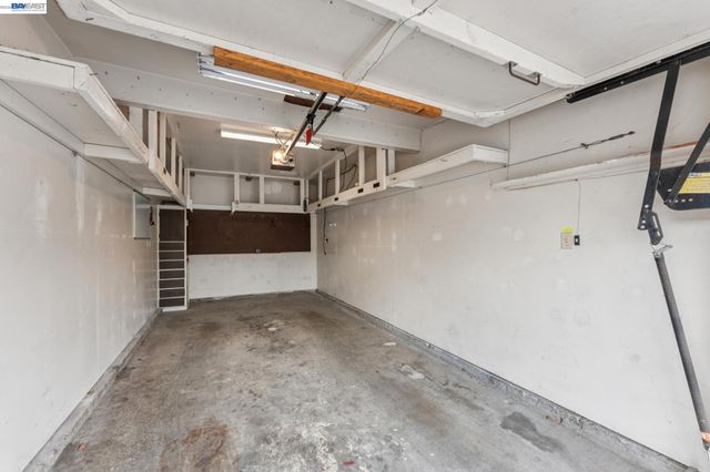 26 Raintree Ct 30, Hayward, CA 94544