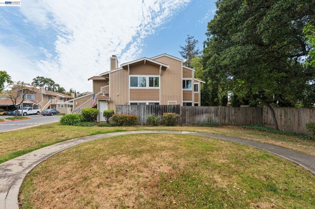 26 Raintree Ct 30, Hayward, CA 94544