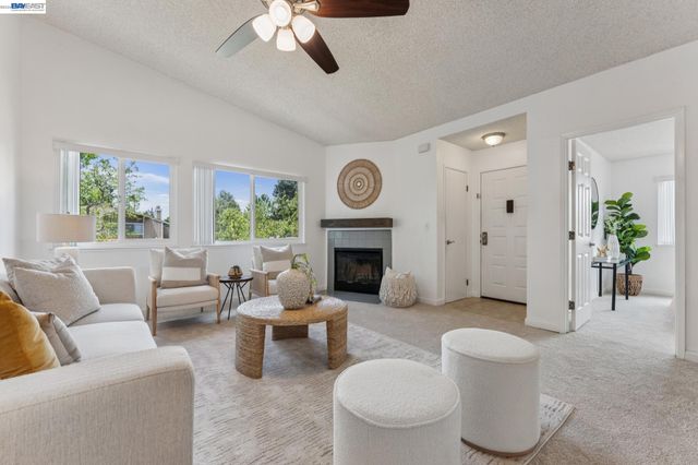 26 Raintree Ct 30, Hayward, CA 94544