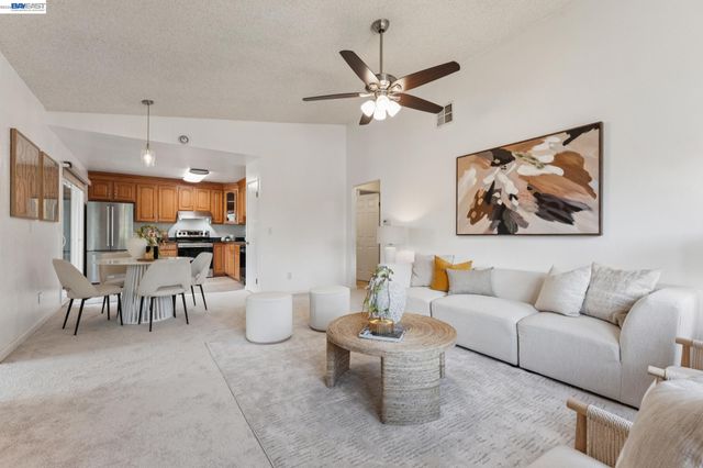26 Raintree Ct 30, Hayward, CA 94544