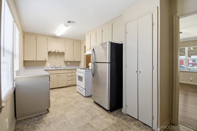 729 N 72nd East Avenue, Tulsa, OK 74115