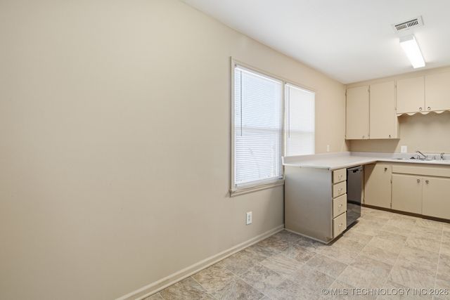 729 N 72nd East Avenue, Tulsa, OK 74115