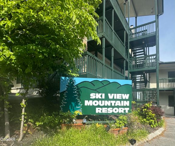 1102 Ski View Drive, Gatlinburg, TN 37738