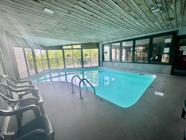 1102 Ski View Drive, Gatlinburg, TN 37738