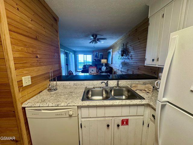 1102 Ski View Drive, Gatlinburg, TN 37738