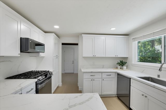13316 Banner Lava Cap Rd, Nevada City, CA 95959