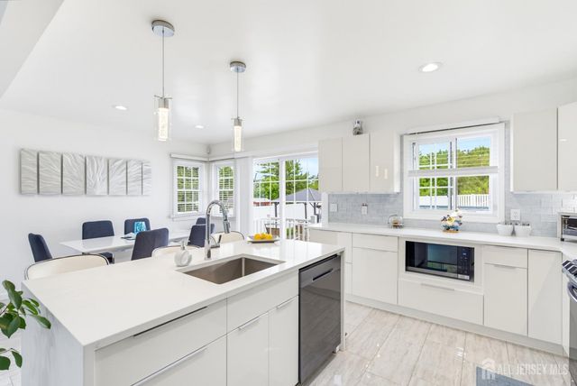 125 Higgins Road, Old Bridge, NJ 07747