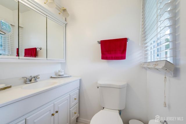 125 Higgins Road, Old Bridge, NJ 07747