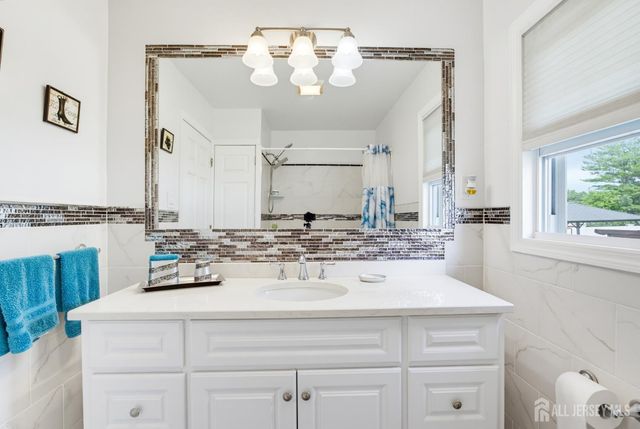 125 Higgins Road, Old Bridge, NJ 07747