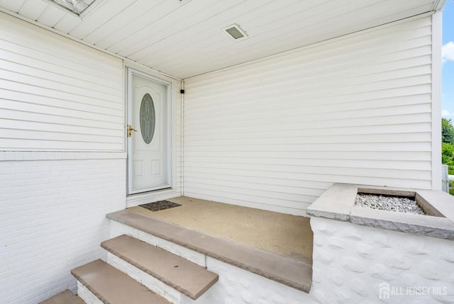 125 Higgins Road, Old Bridge, NJ 07747