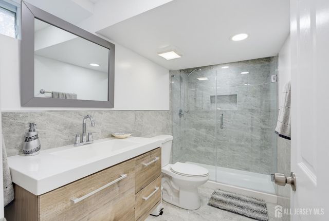 125 Higgins Road, Old Bridge, NJ 07747