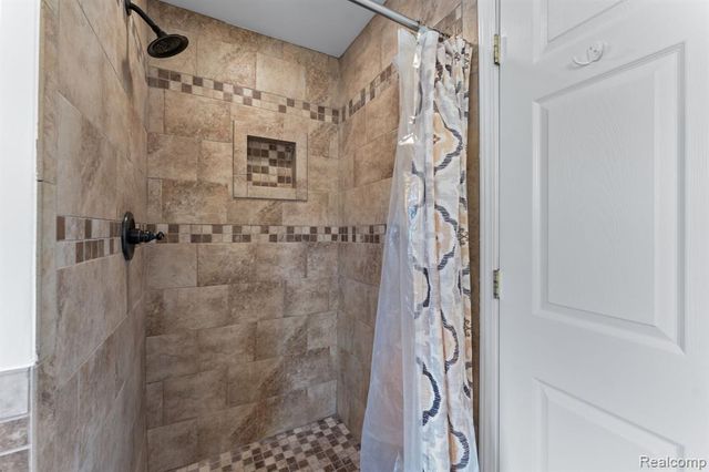 6628 Longworth Drive, Waterford, MI 48329