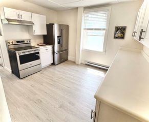 8 Bridge Street 2, Newport, RI 02840