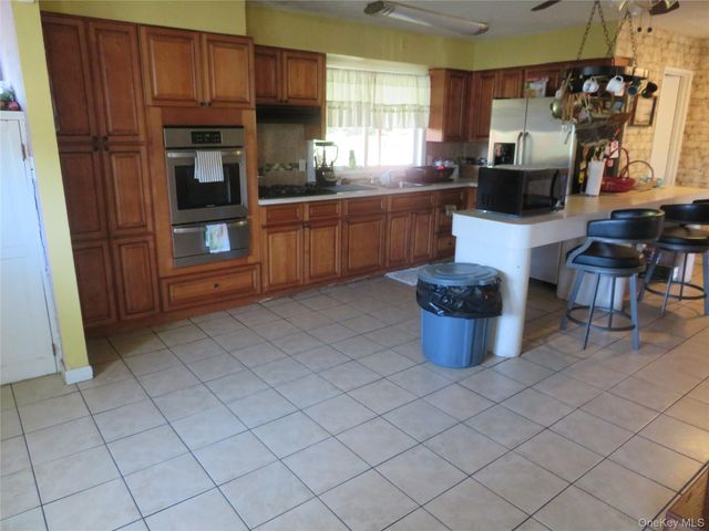 440 Spangle Drive, North Babylon, NY 11703