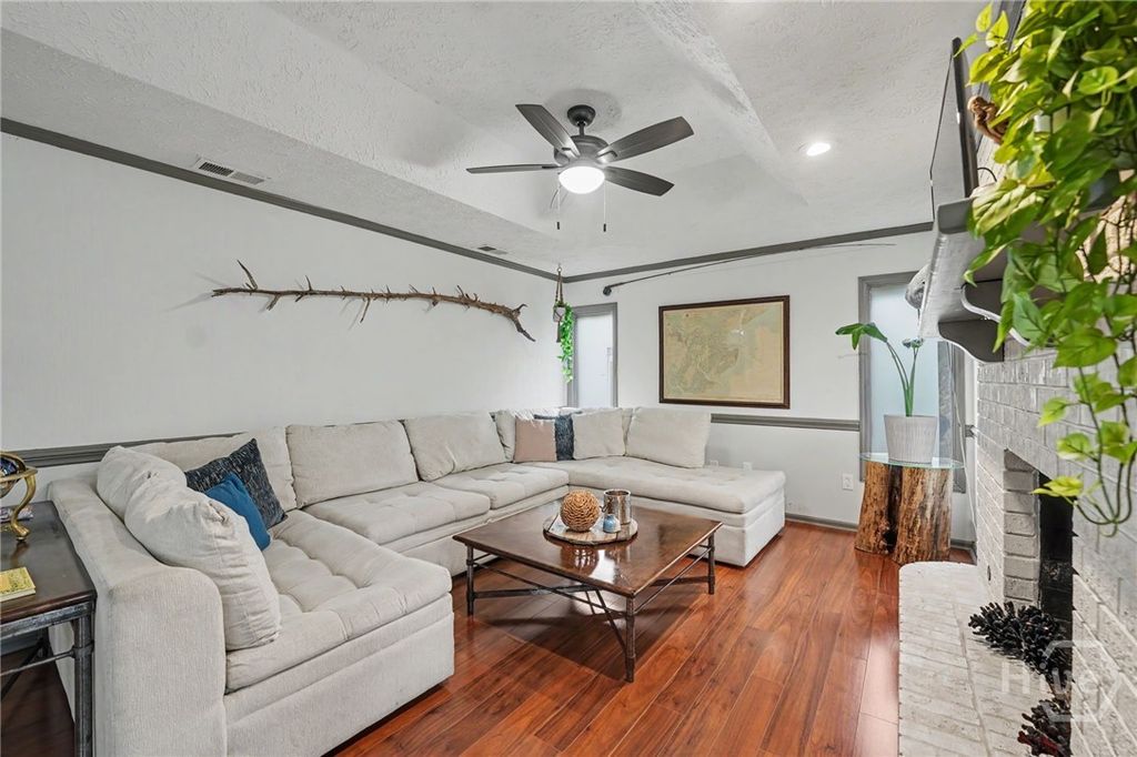 Image 12 of property listing at 810 Oemler Loop, Savannah, GA 31410