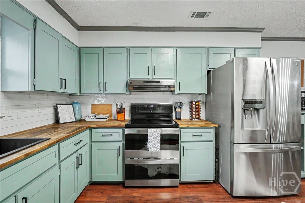 Image 17 of property listing at 810 Oemler Loop, Savannah, GA 31410