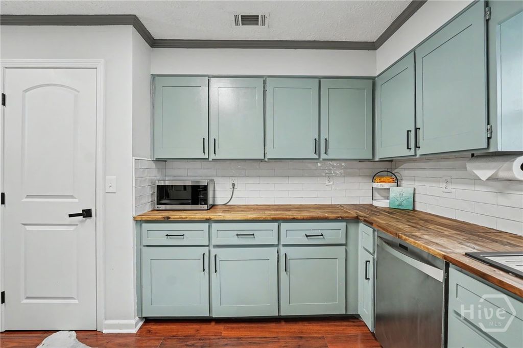 Image 18 of property listing at 810 Oemler Loop, Savannah, GA 31410