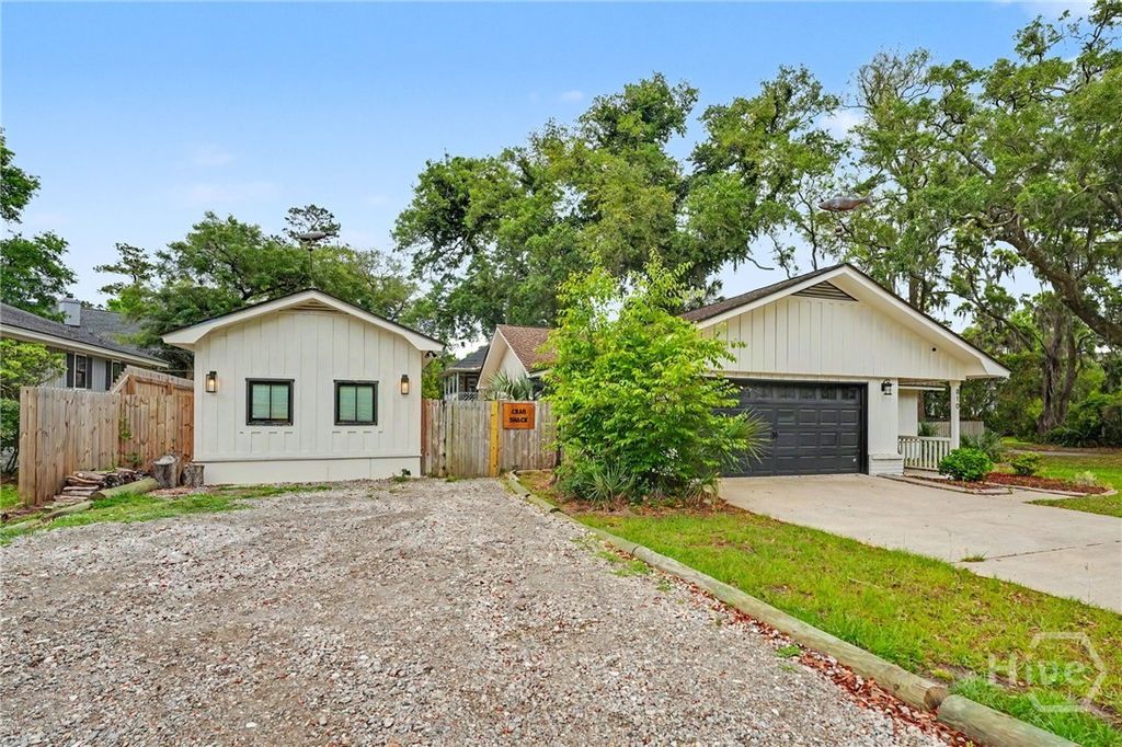 Image 2 of property listing at 810 Oemler Loop, Savannah, GA 31410