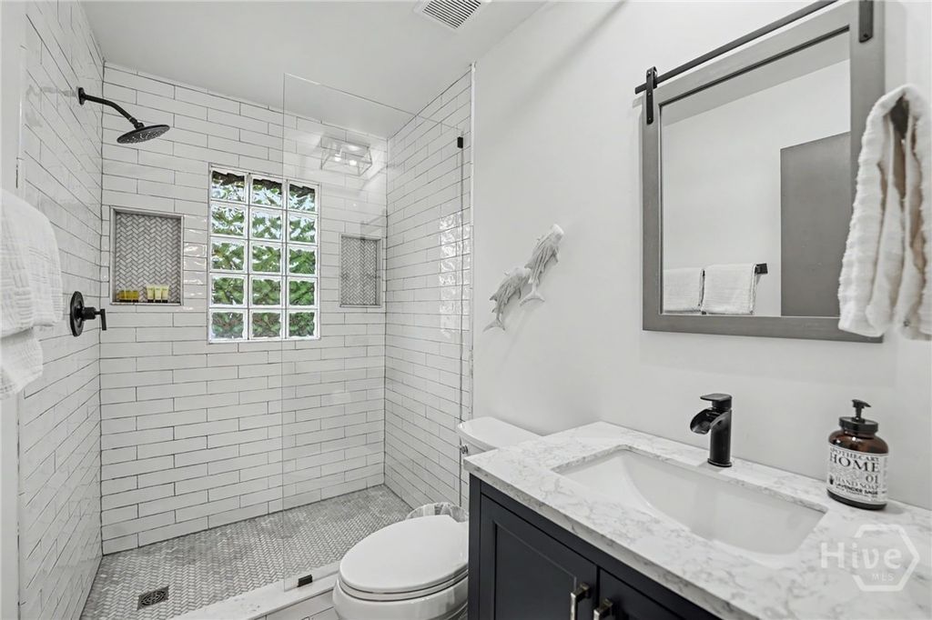 Image 22 of property listing at 810 Oemler Loop, Savannah, GA 31410