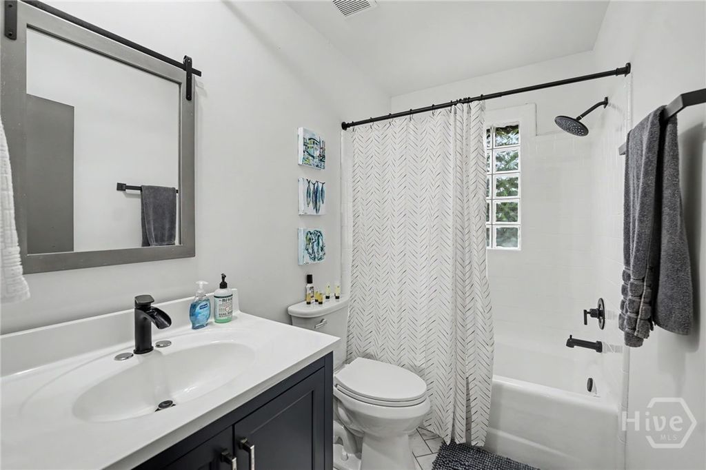 Image 24 of property listing at 810 Oemler Loop, Savannah, GA 31410