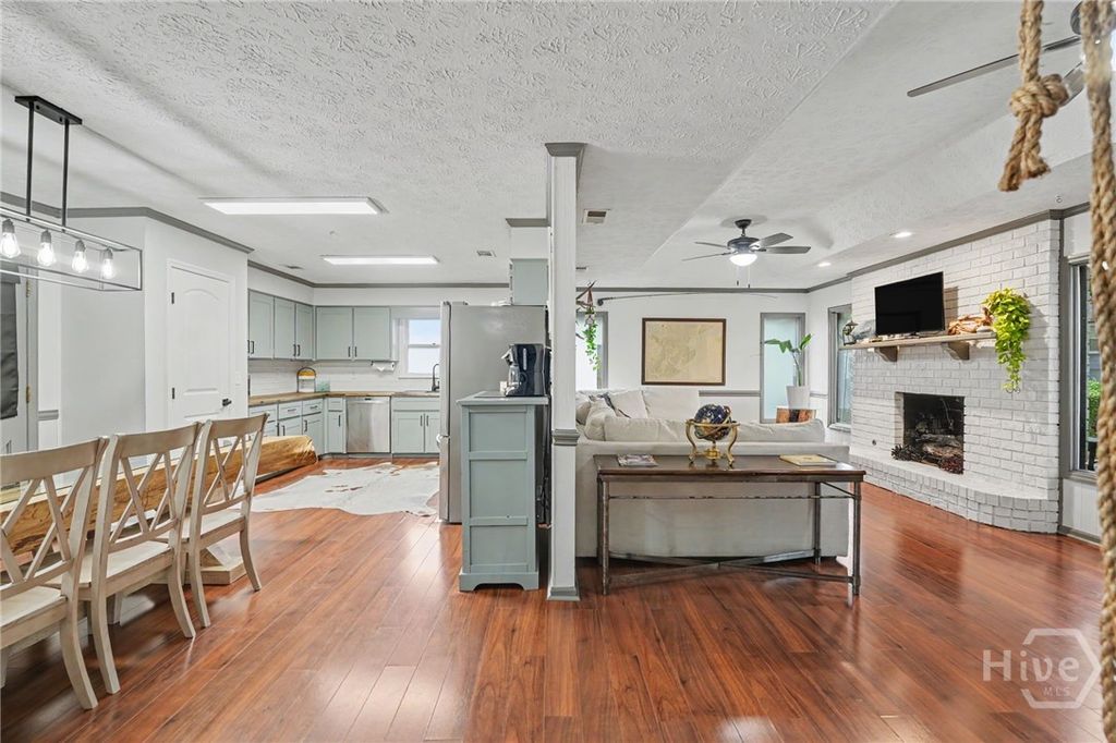 Image 9 of property listing at 810 Oemler Loop, Savannah, GA 31410