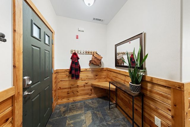 10890 Cinnabar Way Apt 6, Truckee, CA 96161