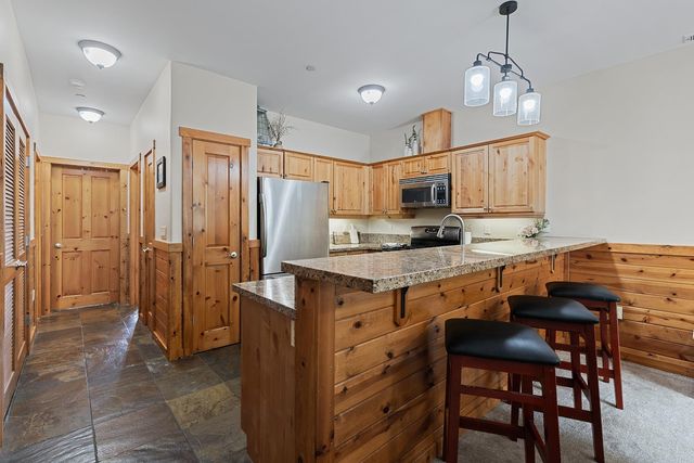 10890 Cinnabar Way Apt 6, Truckee, CA 96161