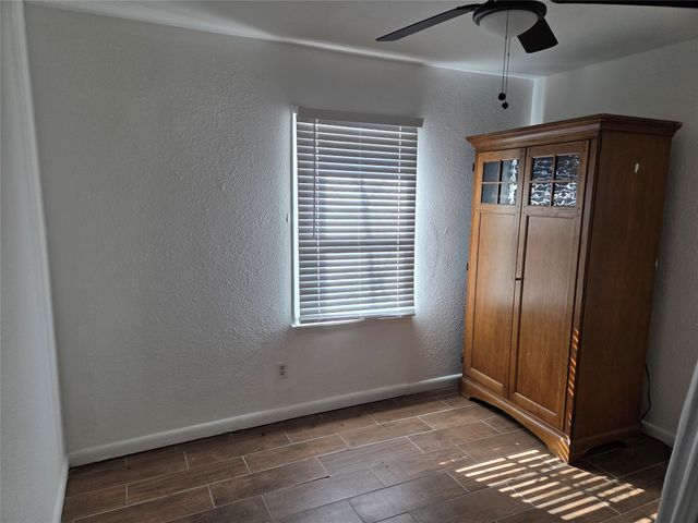 Valwood pkwy 2559, Carrollton, TX 75234