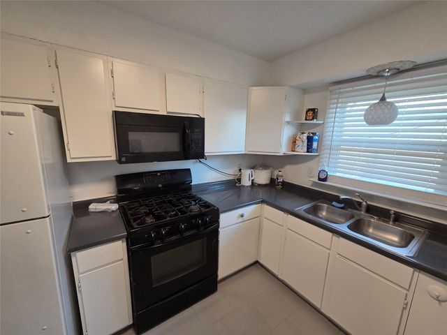 Valwood pkwy 2559, Carrollton, TX 75234