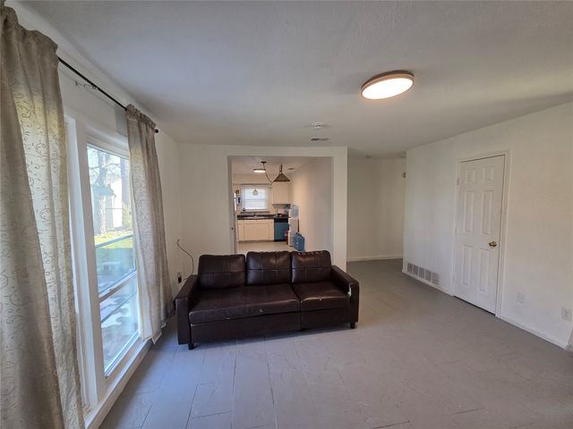 Valwood pkwy 2559, Carrollton, TX 75234