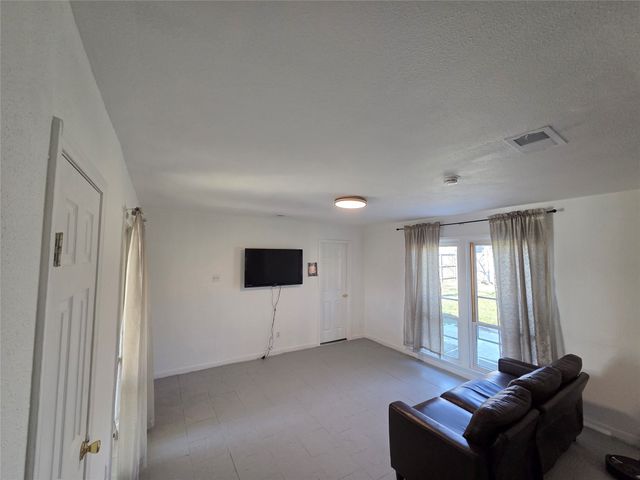 Valwood pkwy 2559, Carrollton, TX 75234