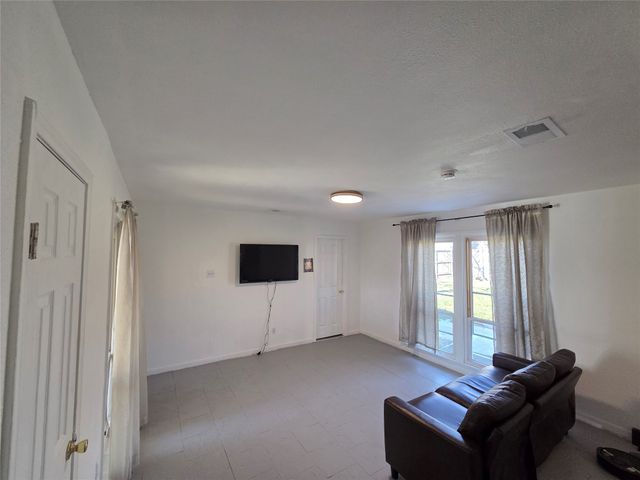 Valwood pkwy 2559, Carrollton, TX 75234