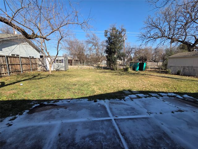 Valwood pkwy 2559, Carrollton, TX 75234