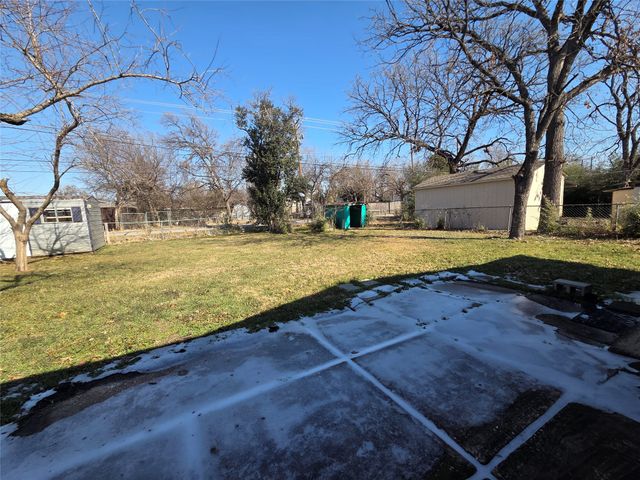 Valwood pkwy 2559, Carrollton, TX 75234