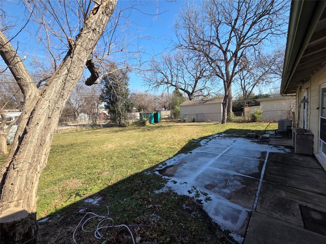 Valwood pkwy 2559, Carrollton, TX 75234