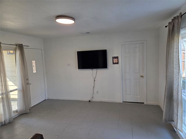 Valwood pkwy 2559, Carrollton, TX 75234