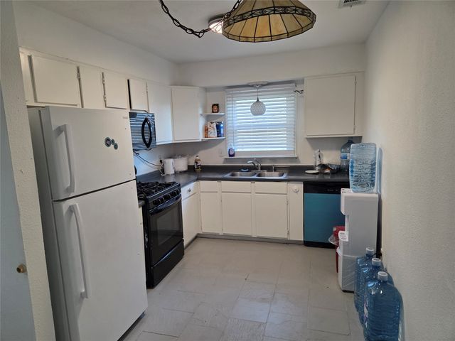 Valwood pkwy 2559, Carrollton, TX 75234