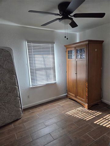 Valwood pkwy 2559, Carrollton, TX 75234