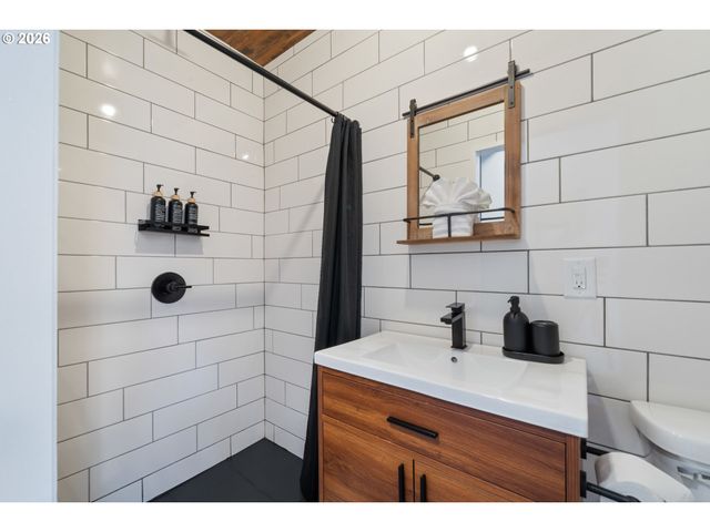 335 HILLSDALE St, Oceanside, OR 97134
